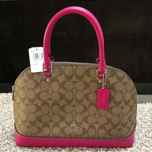 Coach Handbags - 🌺 Beautiful Coach Sig Sierra Satchel!